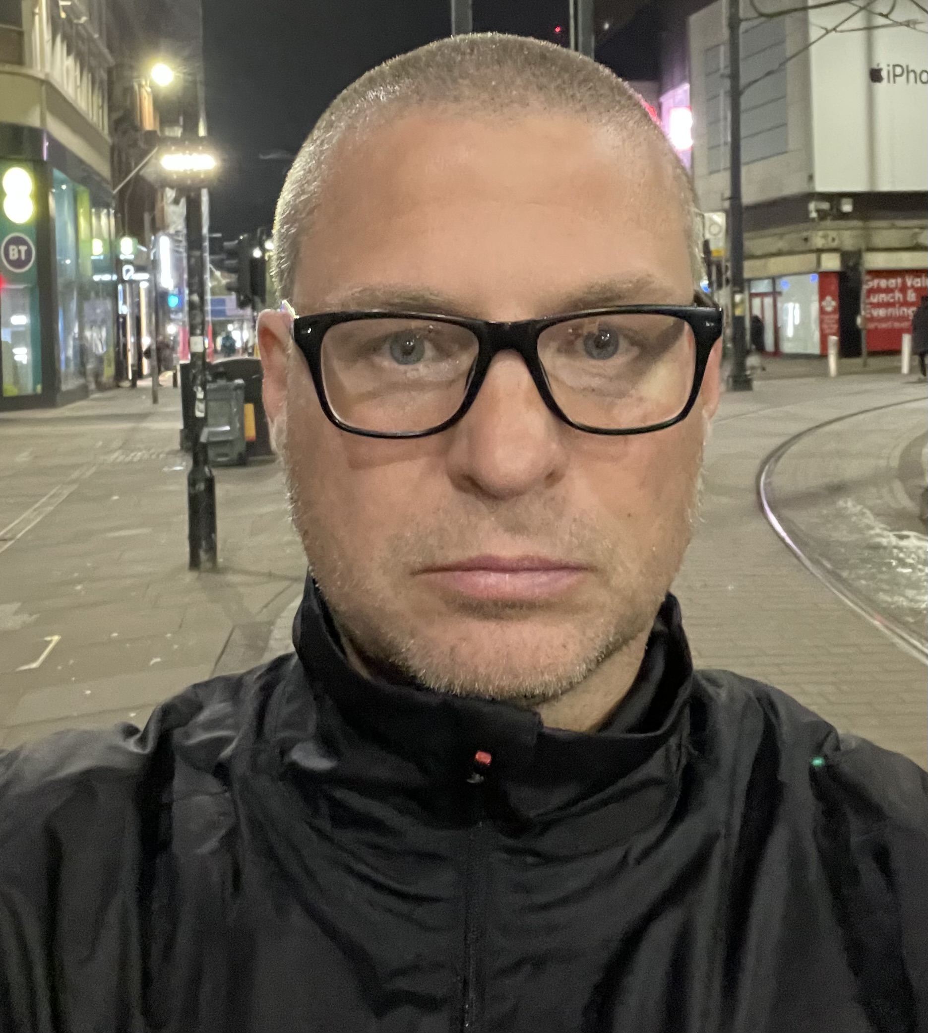 表现逐渐趋 表现逐渐趋