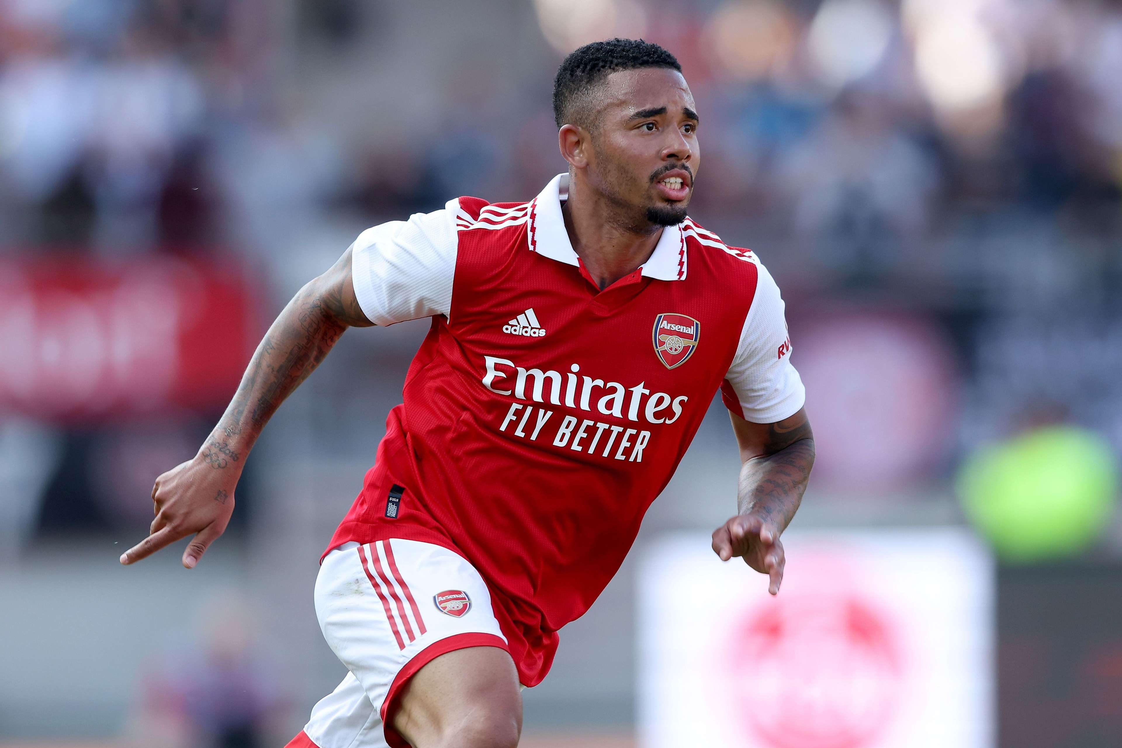 場上大放異 場上大放異