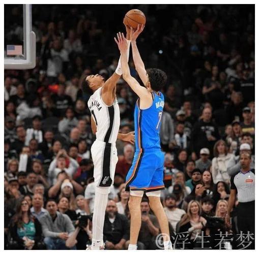 文班亚马右侧转身后仰倒地投篮命中 文班亚马右侧转身后仰倒地投篮命中