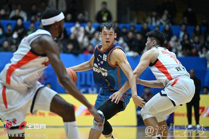 广州男篮迎战四川男篮：今晚揭幕战即将打响